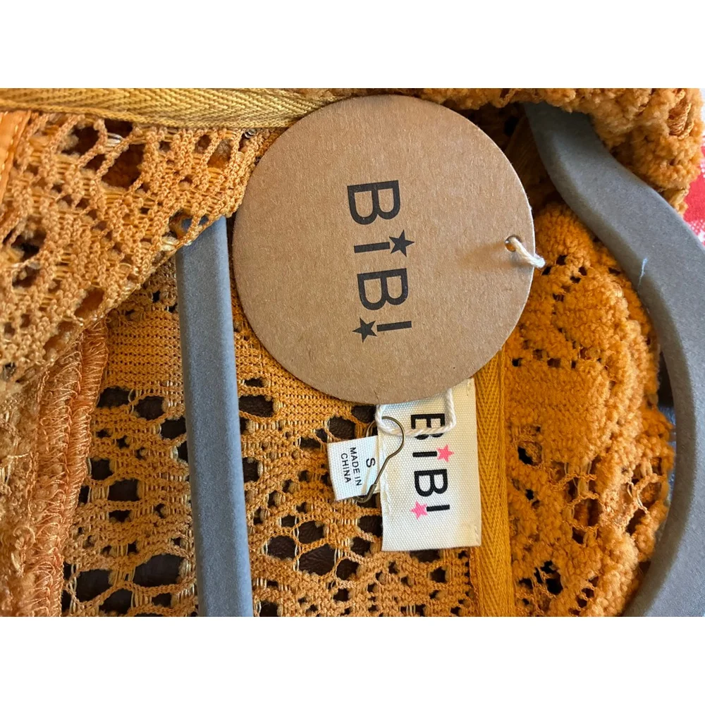 0245 ***BIBI*** NWT Size Small Mustard Colored Textured Long Sleeve Sweater - Picture 7 of 11